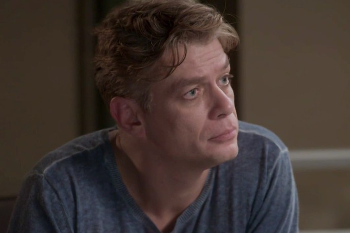 Arthur decide não contar sobre aposta para Eliza