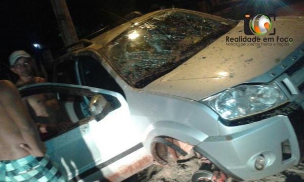 Motorista perde controle e capota veículo em José de Freitas (Crédito: Reprodução)