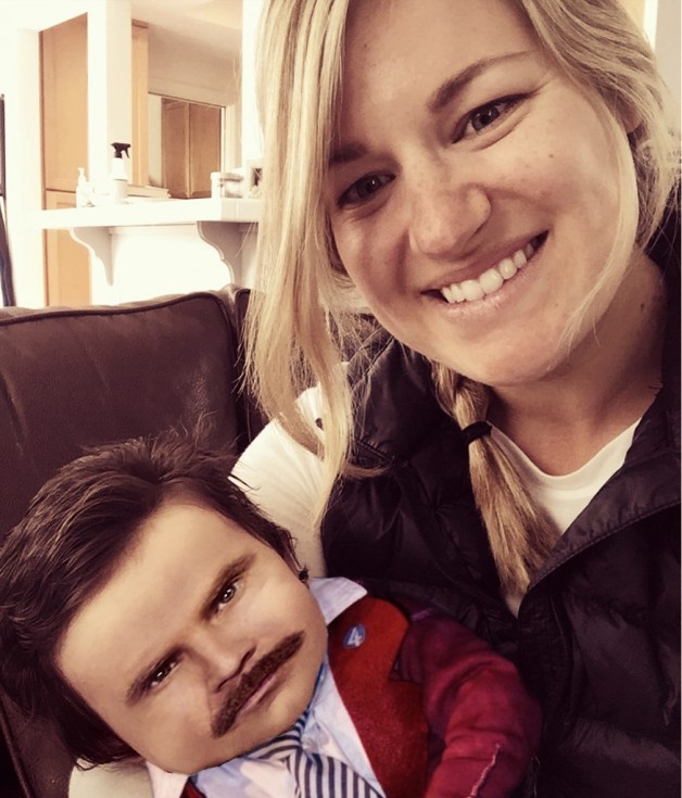 Memes com a foto de Isabelle Kaplan