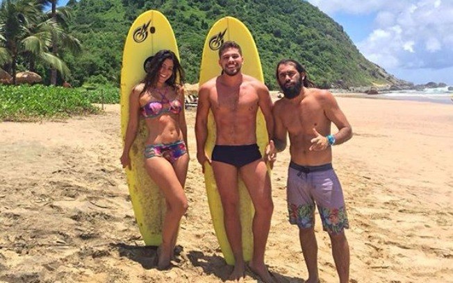 Atriz Carol Castro com amigos