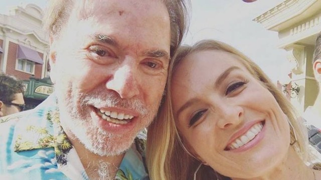 Durante férias, Silvio Santos posa para selfie com Angélica (Crédito: Reprodução)