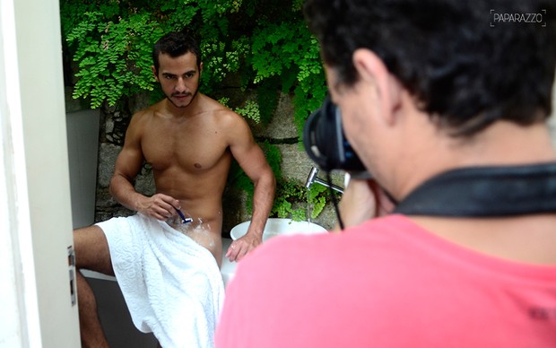 Matheus garantiu que é hetero (Crédito: Paparazzo )