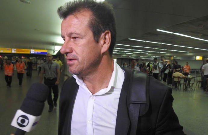 Dunga desembarcou no Aeroporto de Cumbica, em Guarulhos