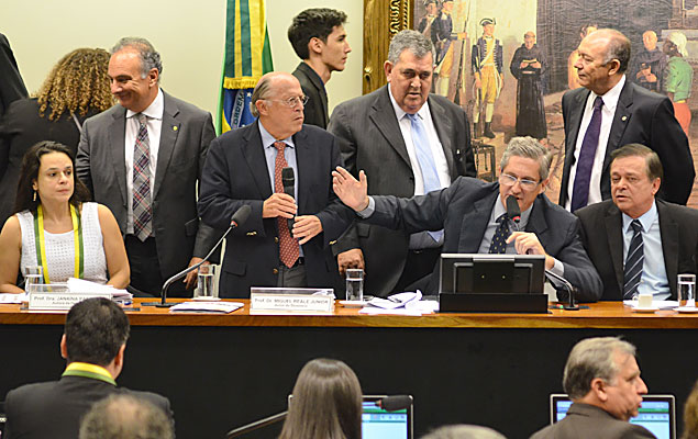 Comissão que analisa pedido de impeachment (Crédito: Folhapress)