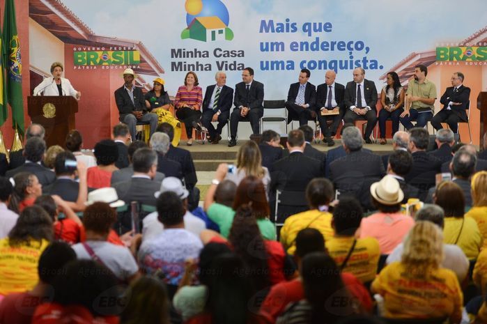 Dilma no lançamento do Minha Casa, Minha Vida (Crédito: Agência Brasil )