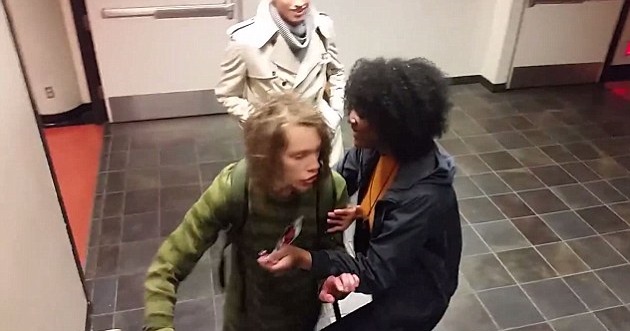Aluno é agredido em universidade americana por usar dreadlocks (Crédito: Reprodução)