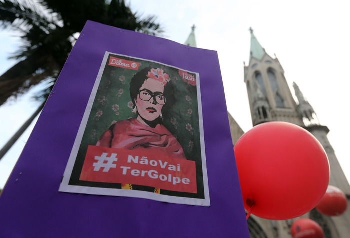 Manifestação de apoio à Dilma (Crédito: Estadão )