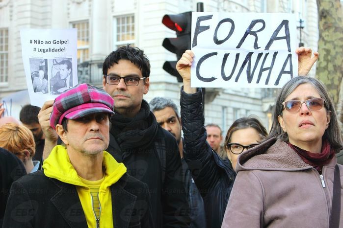 Manifeatação também ocorre fora do país (Crédito: Divulgação)