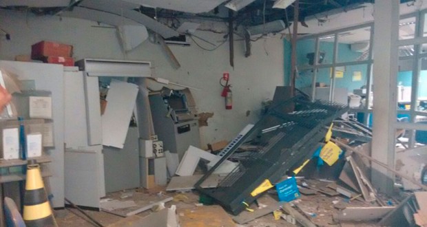 Banco ficou destruído