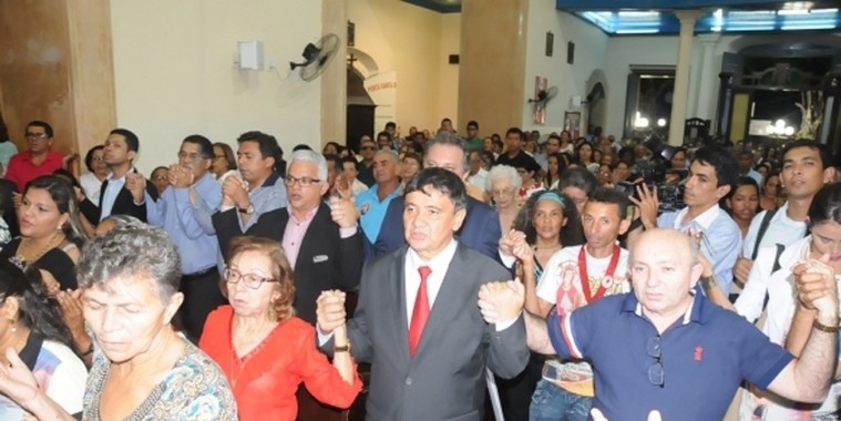 Wellington participa da missa de apresentação de bispo em Parnaiba