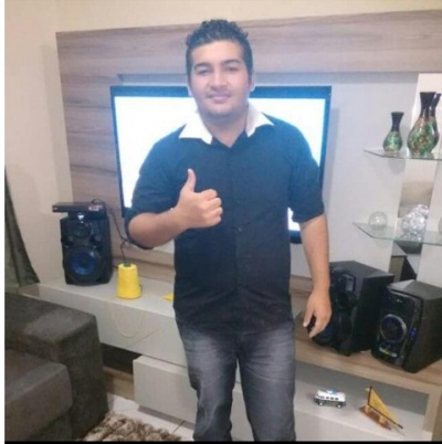 Jhon Edpo foi morto na frente da namorada (Crédito: Reprodução/ Facebook )