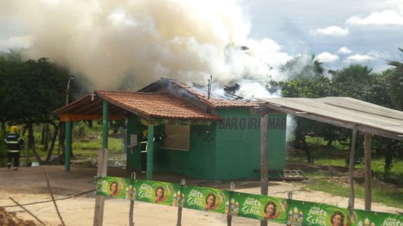 Bar pega fogo em Parnaíba (Crédito: Reprodução)