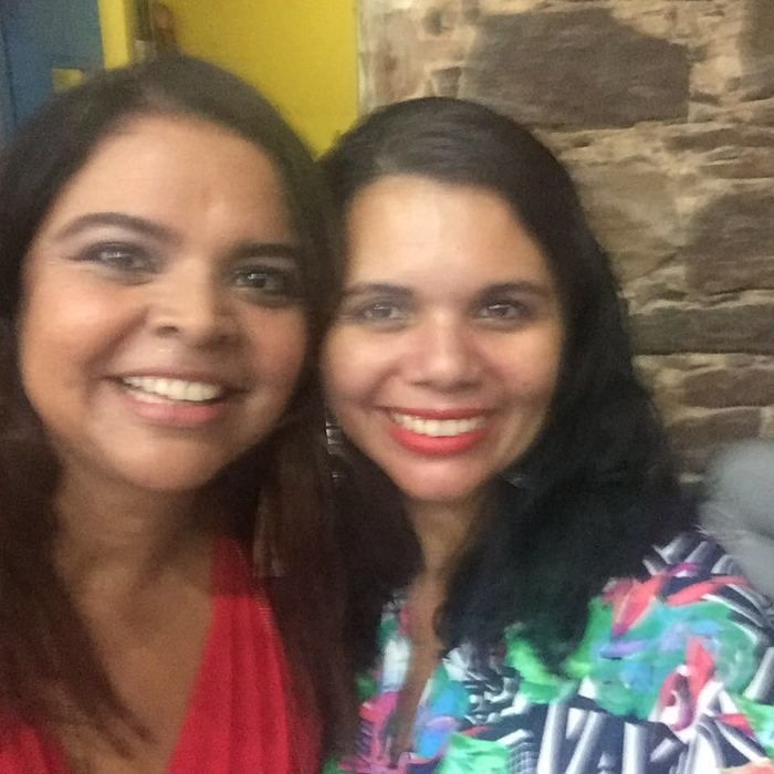 Maia Veloso com a professora Renata (Crédito: Reprodução)