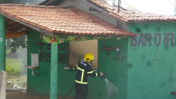 Bar pega fogo em Parnaíba (Crédito: Reprodução)