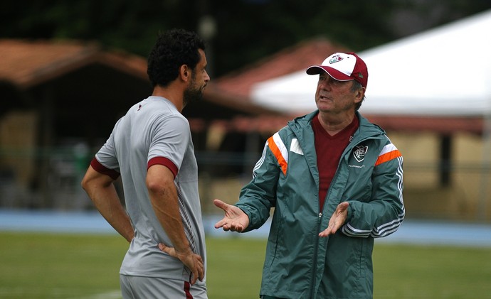 Fred em conversa com Levir Culpi (Crédito: Fluminense FC.)