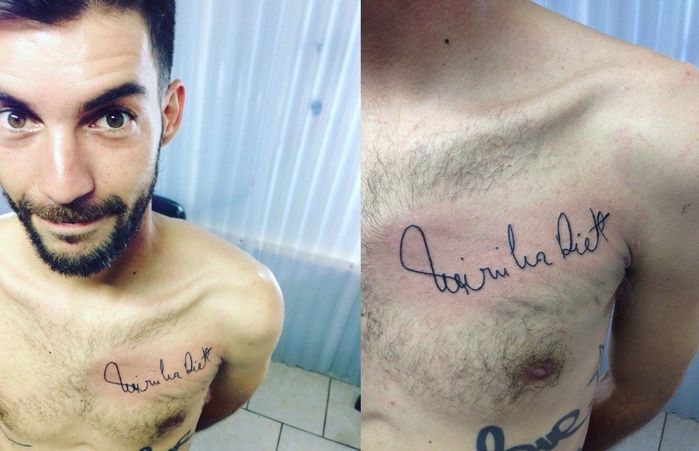 Tatuagem da assinatura da avó retirada da identidade (Crédito: Tiago Lopes/Edição Gabriel Ramadon)