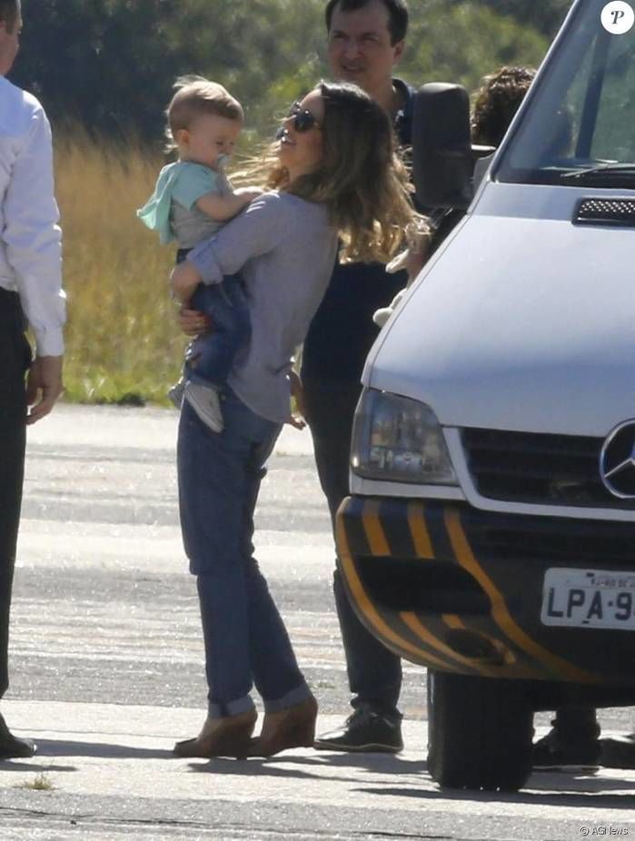 Sandy e o filho Theo (Crédito: Divulgação)