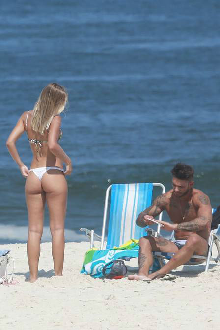 Lucas Lucco é flagrado aos beijos com modelo em praia (Crédito: Cristiana Silva)