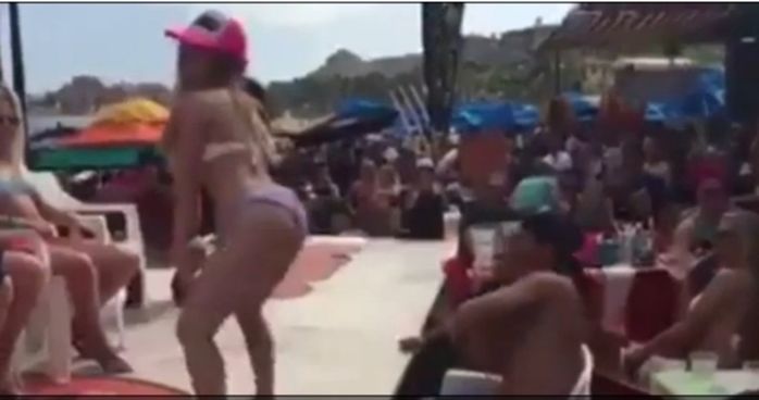 Professora é demitida após fazer dança sensual em praia