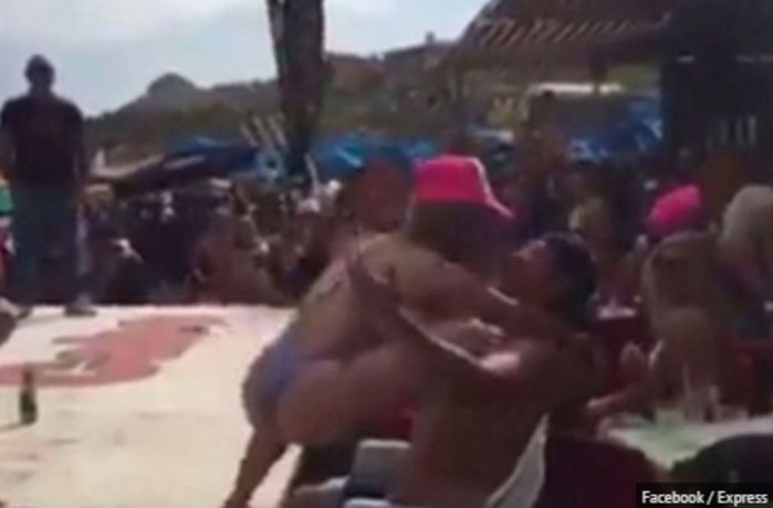 Professora é demitida após fazer dança sensual em praia