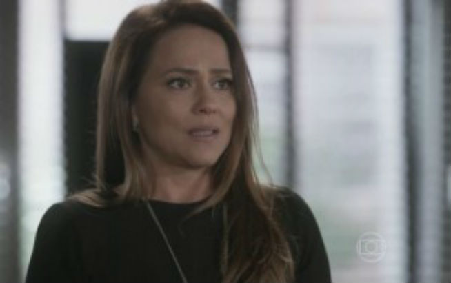 Lili fica chocada com revelação de filha na hora da morte