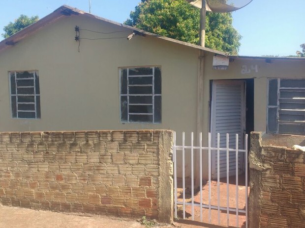 Suspeito havia acabado de deixar a delegacia quando foi à casa, diz polícia