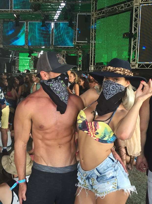 Laura Keller e Jorge Souza no Coachella (Crédito: Divulglação)