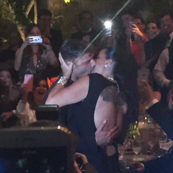 Empresária paga US$ 180 mil dólares por beijo de Ricky Martin;vídeo