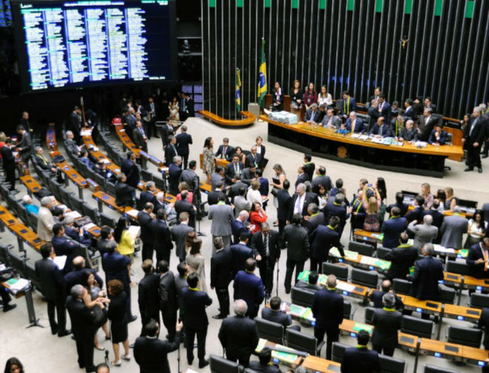 Sessão durou 43 horas, foi a mais longa em 25 anos