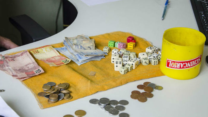 Foram apreendidos material usado em jogos