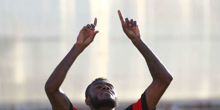 Flamengo supera o Bangu e encara o Vasco na semifinal do Carioca