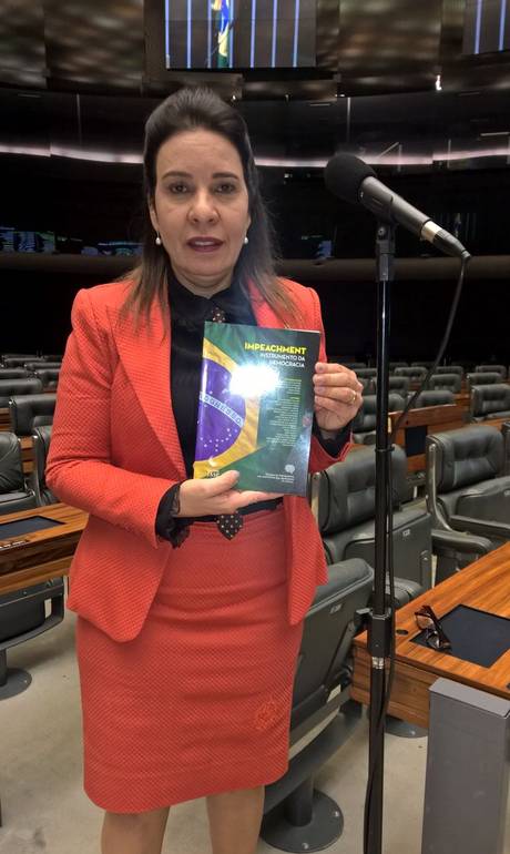 Deputada em votação a favor do impeachment (Crédito: Reprodução)