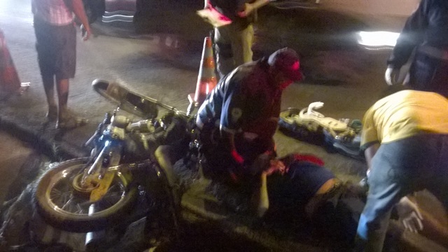 Motociclista gravemente ferido (Crédito: Reprodução)