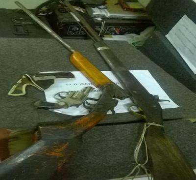 Armas apreendidas com o acusado