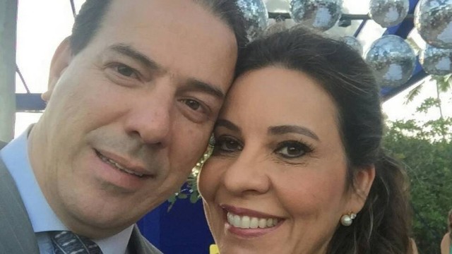 Ruy Muniz, prefeito de Montes Claros, ao lado da esposa, a deputada