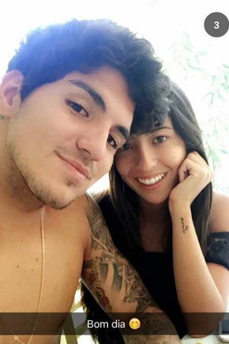 Gabriel Medina recebe ‘mimos’ da mãe e da namorada após mundial (Crédito: Arquivo pessoal)