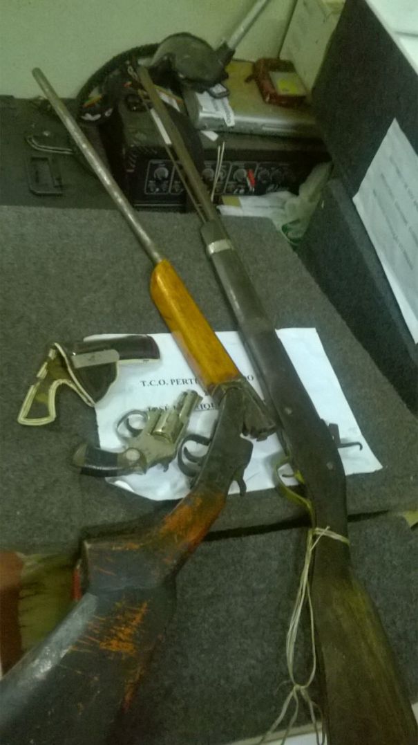 Armas de posse do acusado (Crédito: Reprodução)