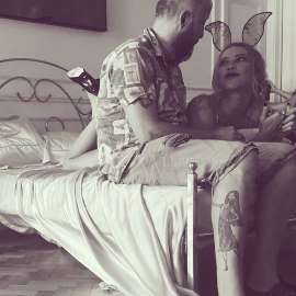Luana com o fotógrafo Fabrício Carpinejar nos bastidores do ensaio