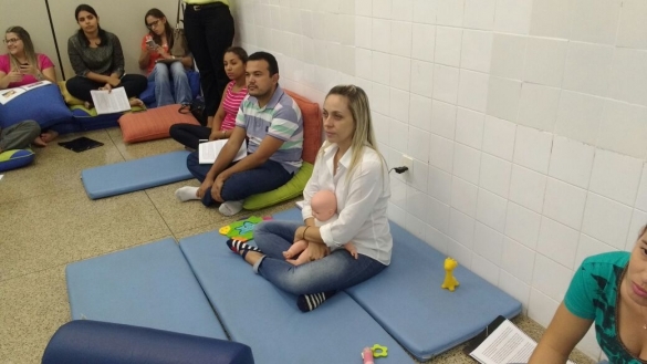 As oficinas objetivam a capacitação multiprofissional para o atendimento às crianças com microcefalia