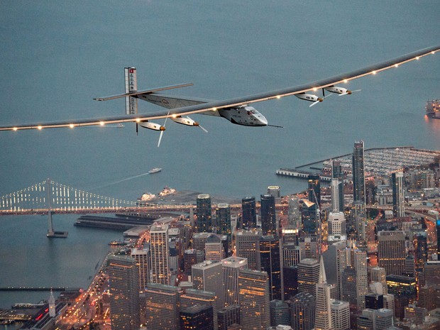 Solar Impulse 2 sobrevoa São Francisco (Crédito: AP Photo/Noah Berger)