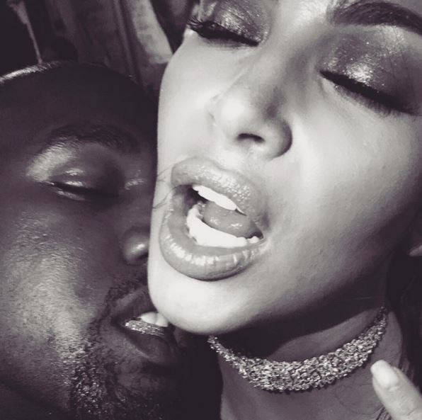 Kim Kardashian sexy com marido (Crédito: Reprodução Instagram)