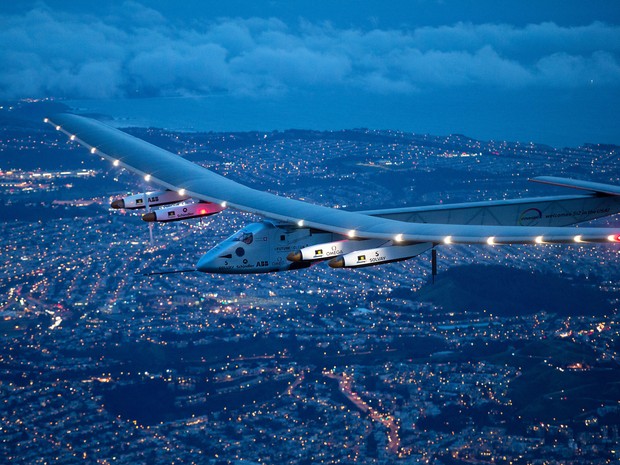 Solar Impulse 2 sobrevoa São Francisco (Crédito: AP Photo/Noah Berger)