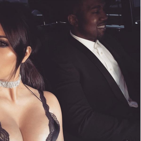 Kim Kardashian sexy com marido (Crédito: Reprodução Instagram)