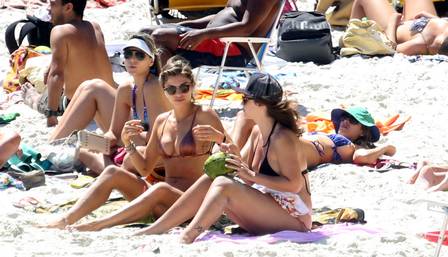 Famosos em praia do Rio de Janeiro (Crédito: Cristiana Silva)