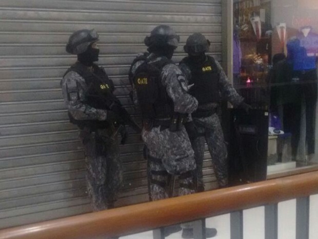Policiais do Gate no Shopping Tucuruvi