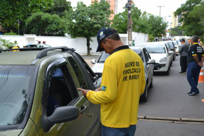 Ação de fiscalização no trânsito realizada pelo Detran. (Crédito: Ascom Detran)
