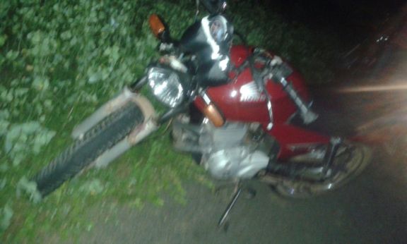 Moto envolvida em acidente (Crédito: Reprodução)