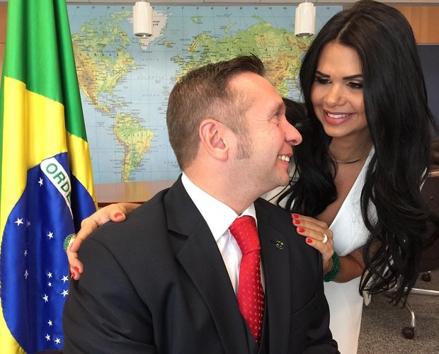 Milena e o marido, o ministro Alessandro Teixeira (Crédito: Divulgação)