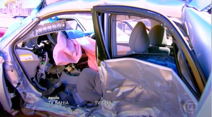 Carro ficou destruído com acidente (Crédito: Reprodução)