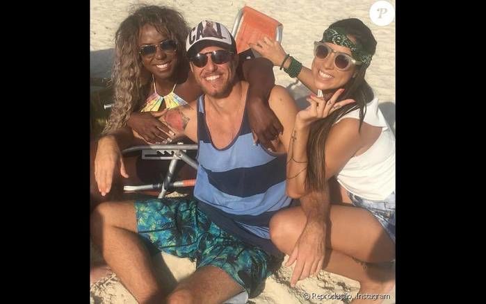 Ex-BBBs foram juntos para a praia (Crédito: Reprodução)
